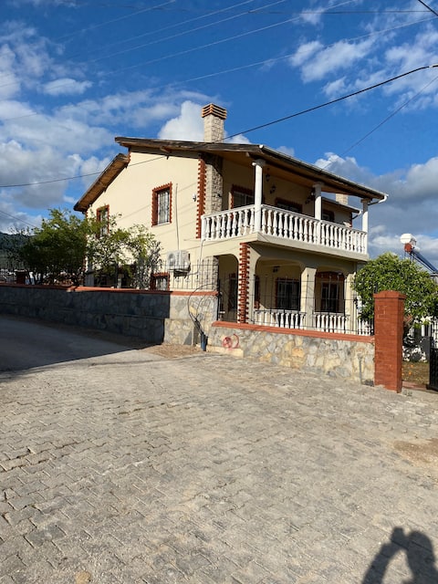 Spacious summer house close to the sea/central