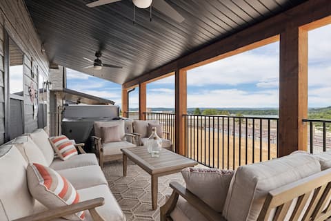 TRL Branson 4BR Lakeside Pool Hot Tub Pet Friendly