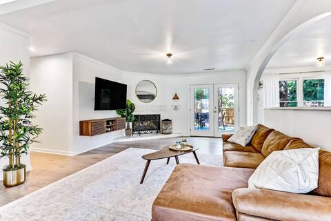 Savannah Place: Mid-Century Modern 3 Bedroom Home