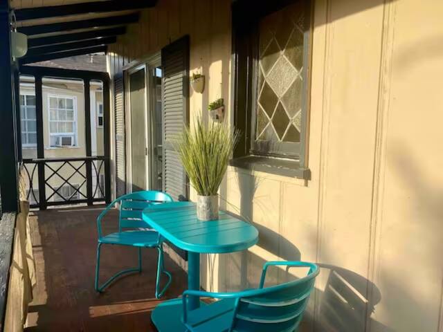 *Mid-City Building 6 beds/4 bath gallery image 3