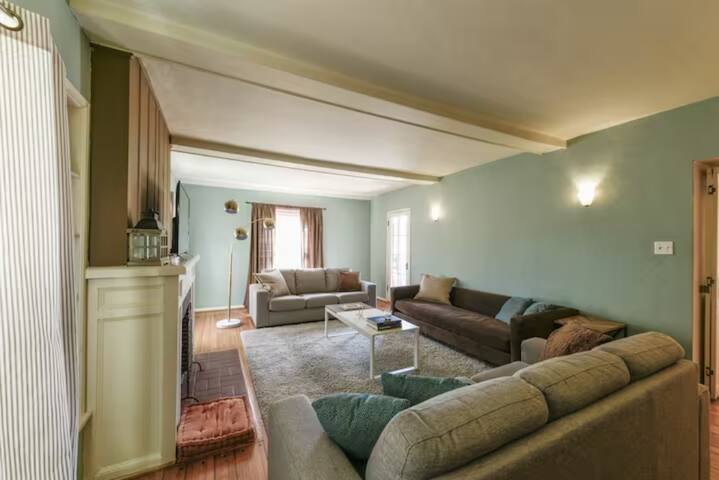 *Mid-City Building 6 beds/4 bath gallery image 5