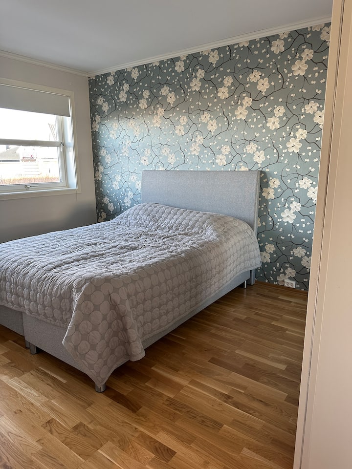 Спална соба 2 - двоен кревет со двоен јорган.