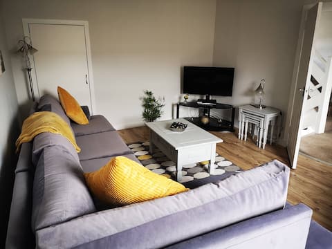 Town centre 2 bedroom flat NC500