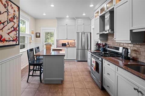 Cozy home steps from Gonzo Beach