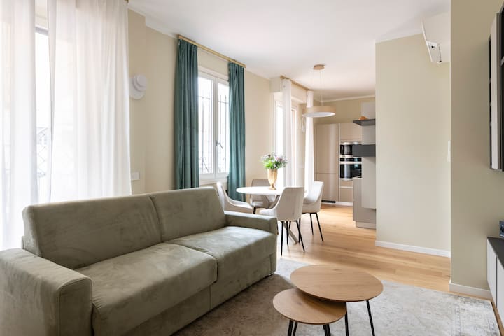 2 Bedroom Apartment with Terrace -Duomo – 6 Guests gallery image 2
