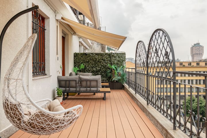 2 Bedroom Apartment with Terrace -Duomo – 6 Guests