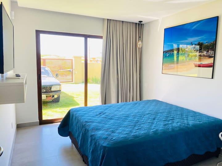 Suite 1 it has TV , air conditioning is a garden view 