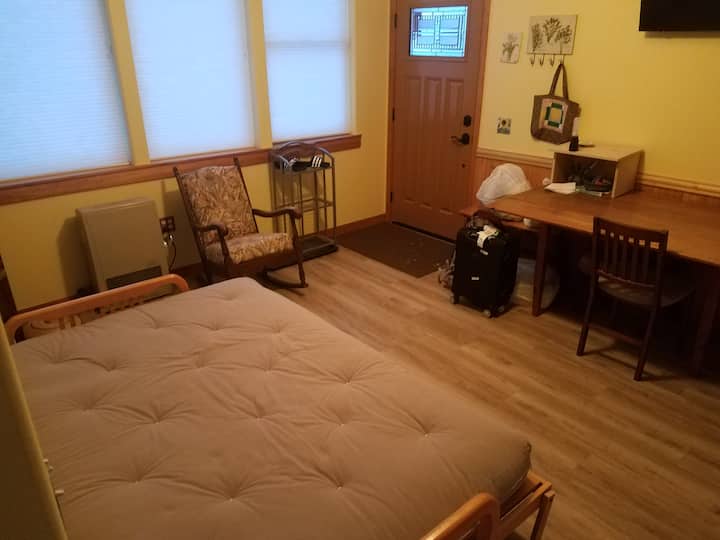 Futón s manželskou posteľou pri rozložení