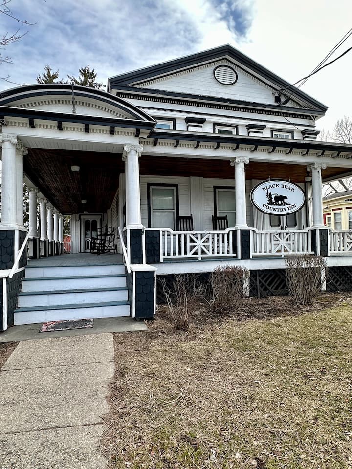 Black Bear Country Inn: Suite 1 - Flats for Rent in Middleburgh, New
