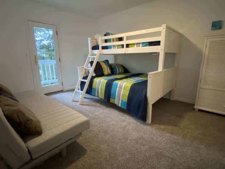 ორადგილიანი სრული და ფუტონი „საბავშვო ოთახში“