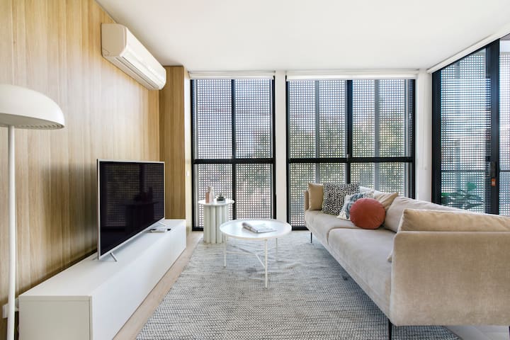 Richmond 3BR Stylish Sanctuary w/ Patio & Carpark