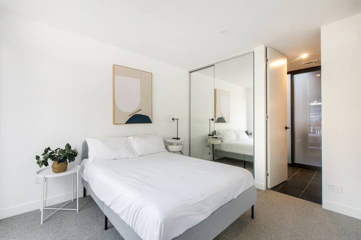 Richmond 3BR Stylish Sanctuary w/ Patio & Carpark gallery image 5