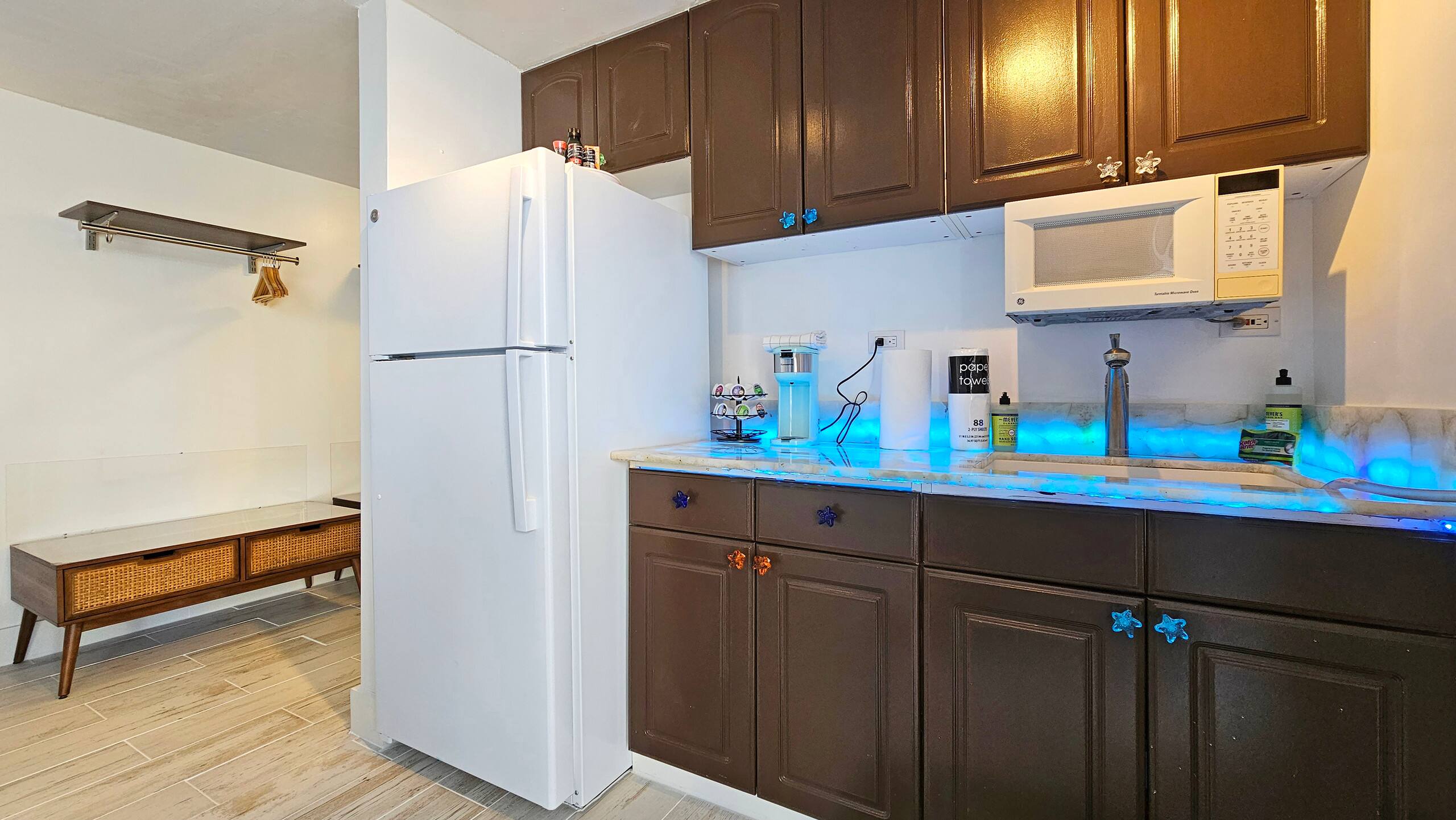 Condo in Honolulu · ★4.75 · Studio · 1 bed · 1 private bath - Image 3
