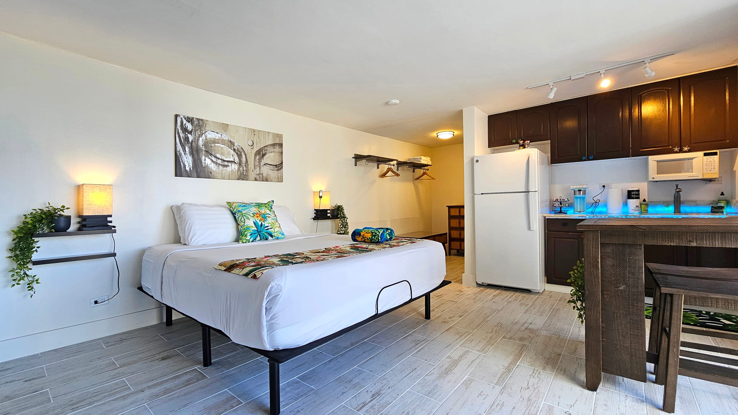 Condo in Honolulu · ★4.75 · Studio · 1 bed · 1 private bath - Image 17