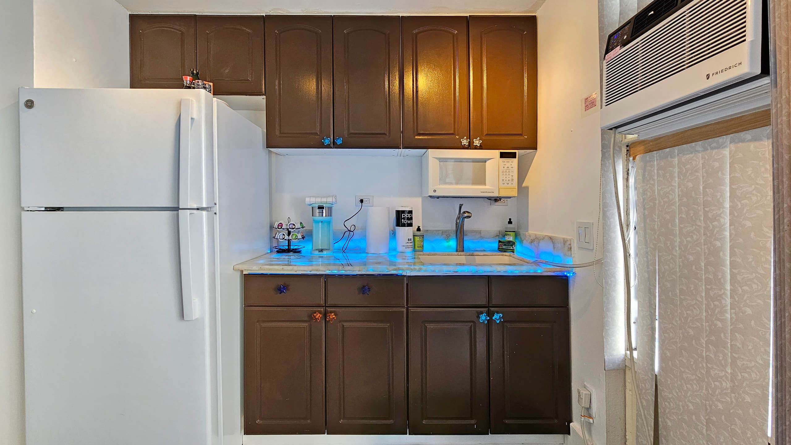 Condo in Honolulu · ★4.75 · Studio · 1 bed · 1 private bath - Image 4
