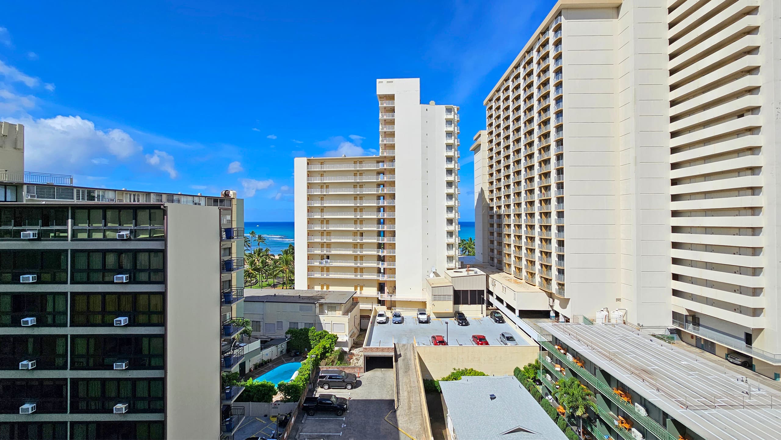 Condo in Honolulu · ★4.75 · Studio · 1 bed · 1 private bath - Image 21