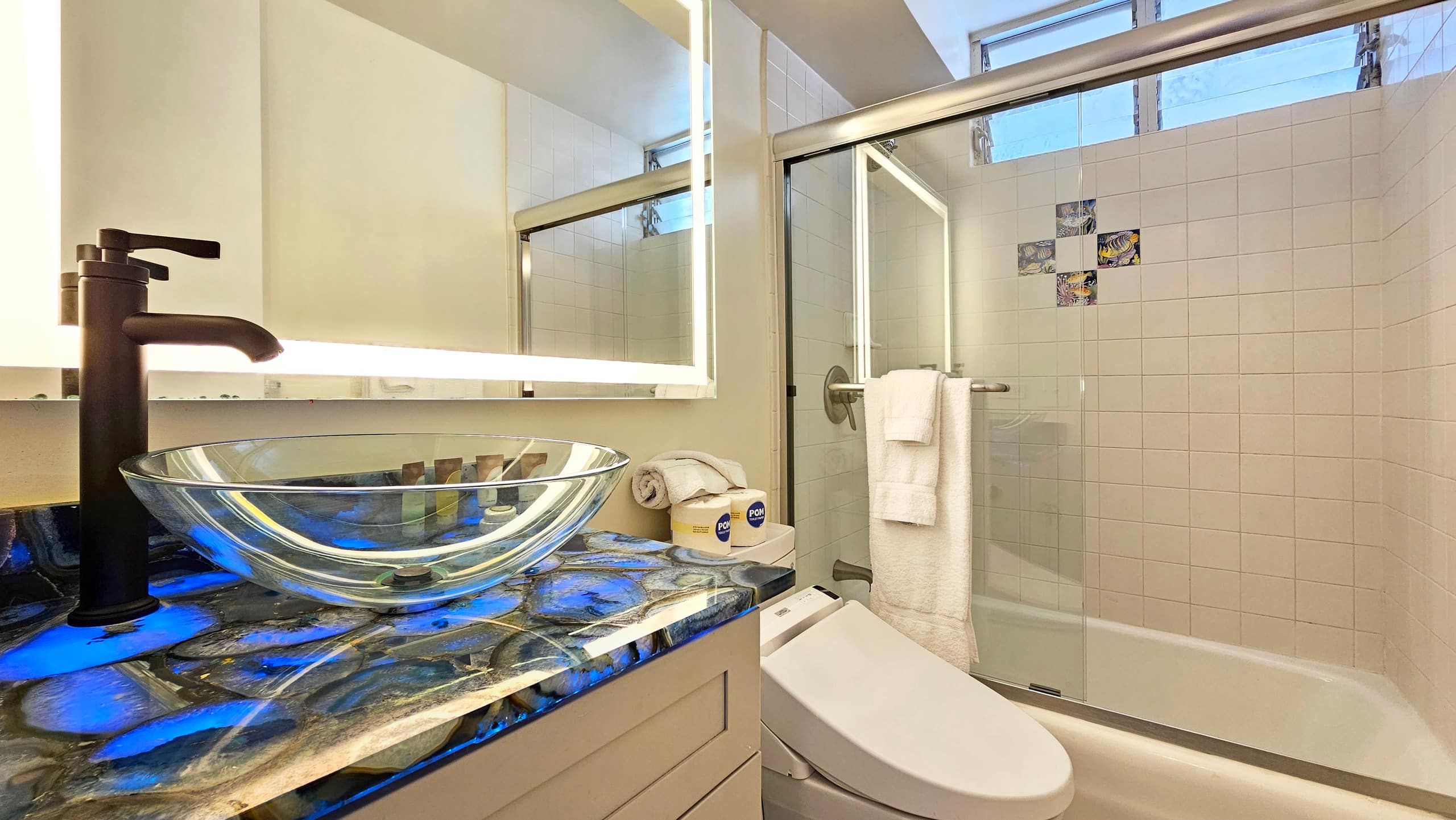 Condo in Honolulu · ★4.75 · Studio · 1 bed · 1 private bath - Image 6