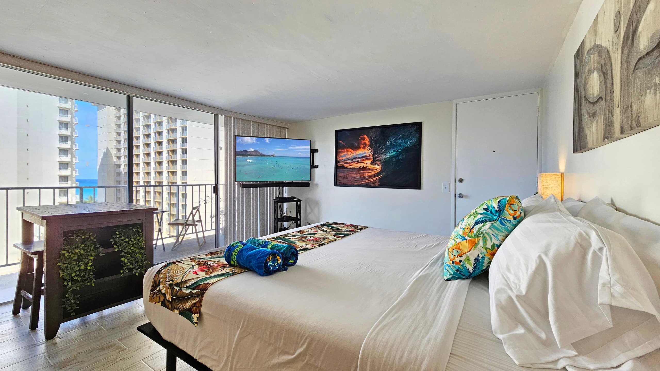 Condo in Honolulu · ★4.75 · Studio · 1 bed · 1 private bath - Image 15