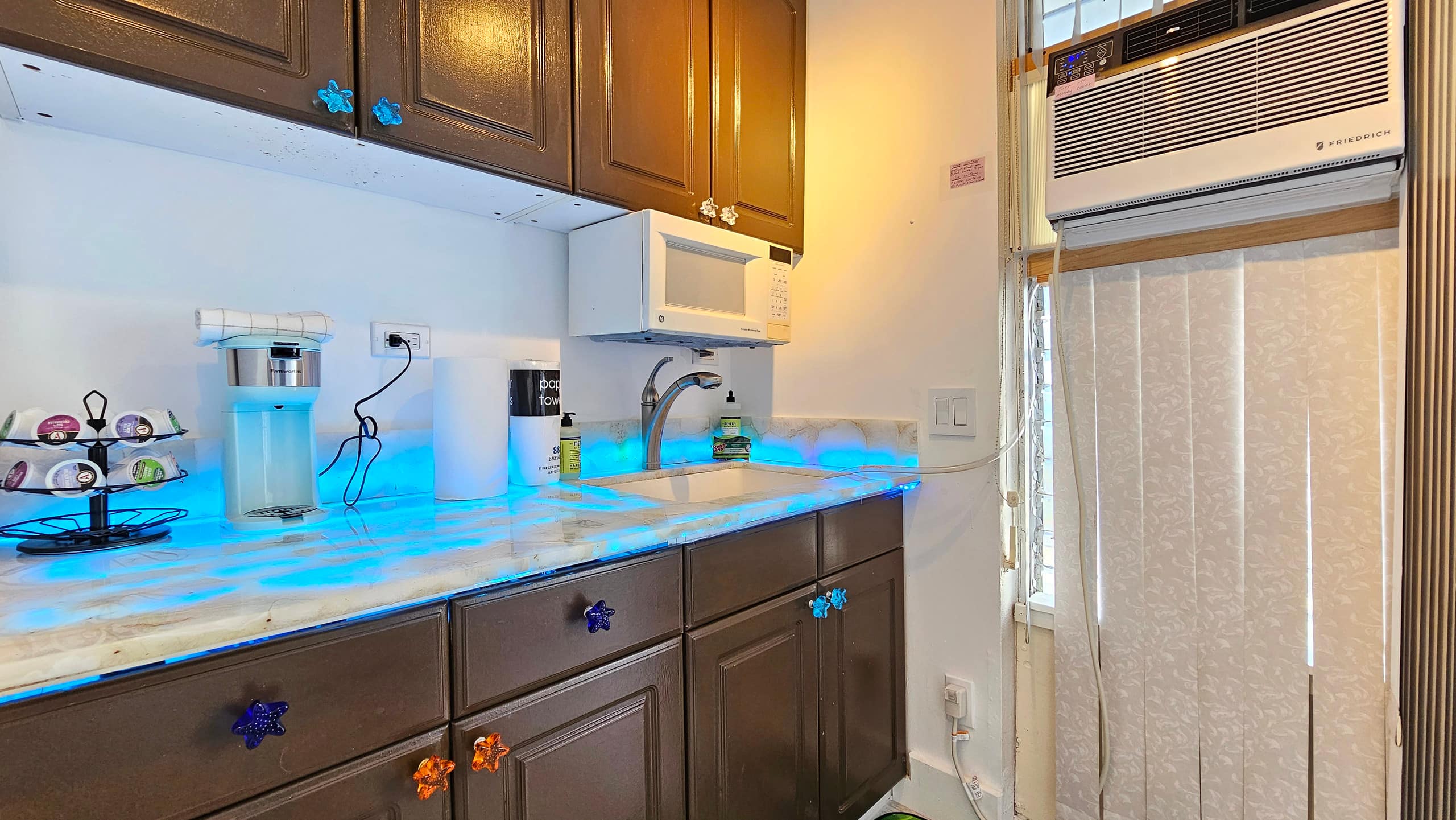 Condo in Honolulu · ★4.75 · Studio · 1 bed · 1 private bath - Image 5
