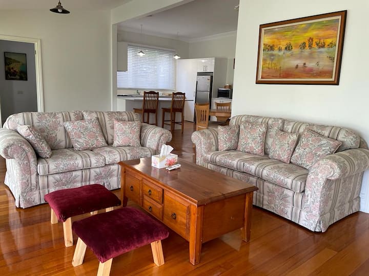 Home in Strathmore Houses for Rent in Strathmore, Victoria, Australia