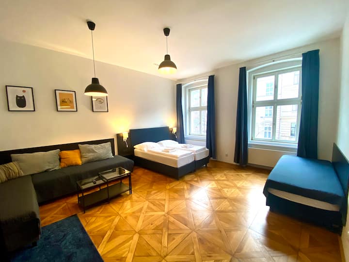 Anglicka Downtown 94 Sq.m. Apt. - Praga