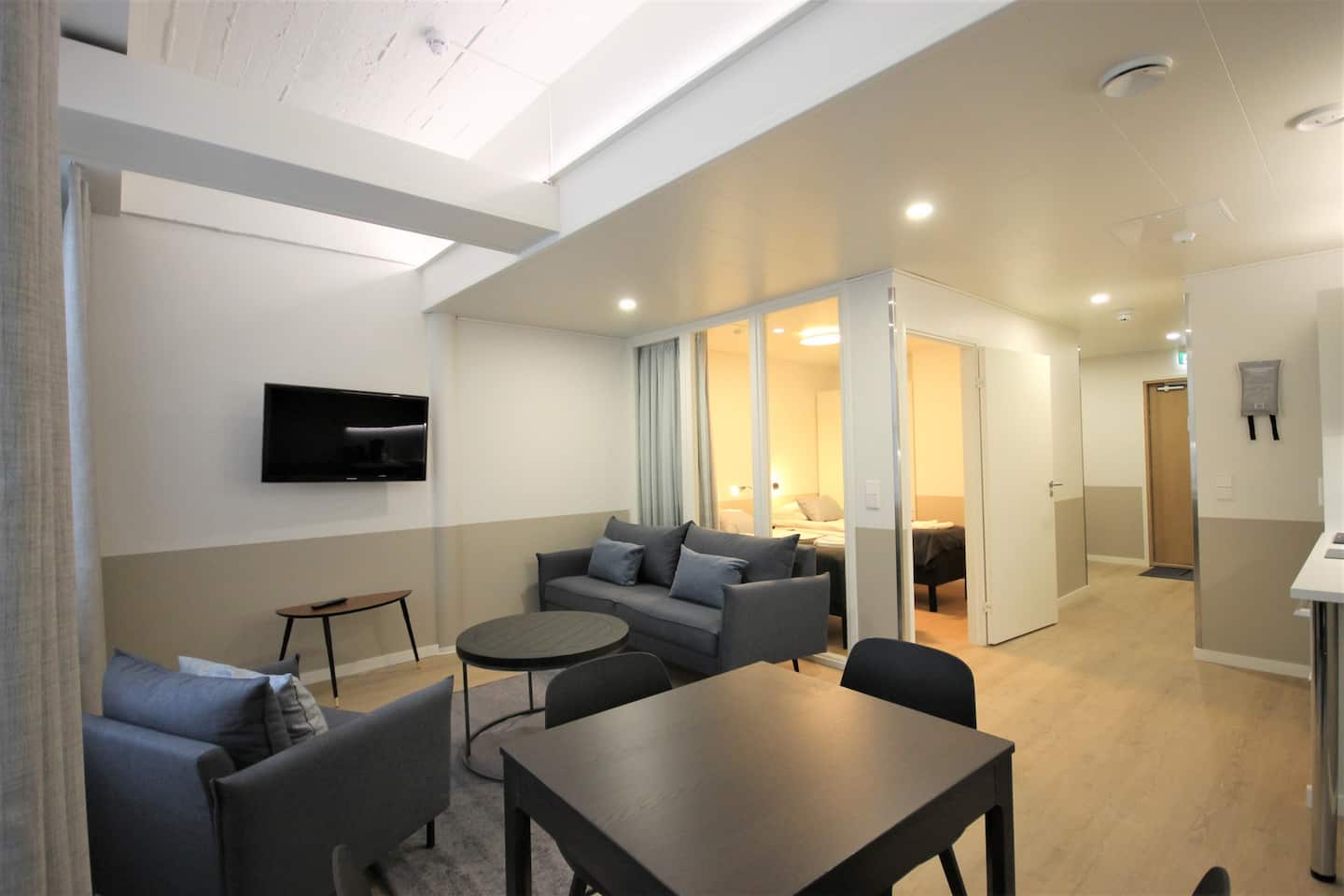Two-bedroom Apartment For 4 4