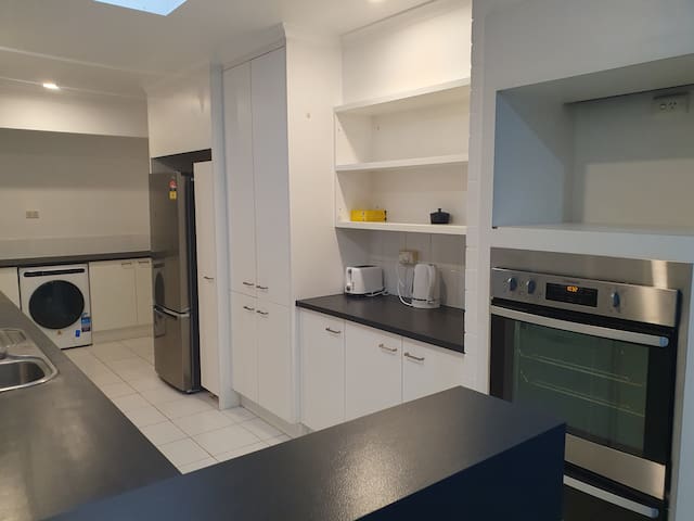 Family-Friendly Suburban Home gallery image 4