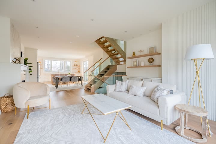 Luxury Home – 5 min from airport, 15 to downtown