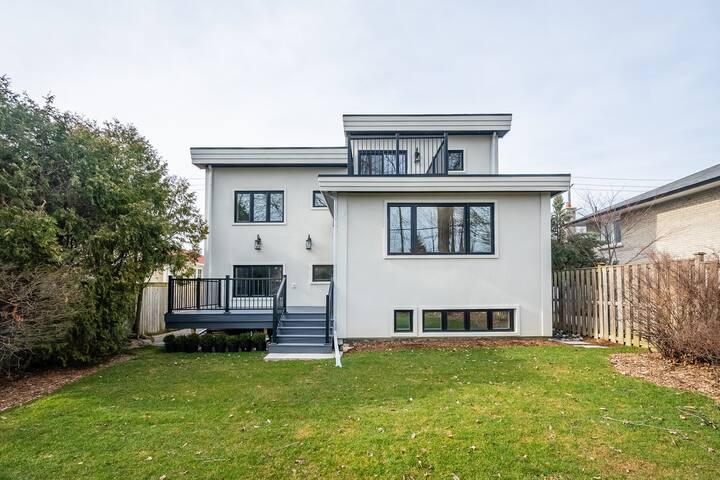 Luxury Home – 5 min from airport, 15 to downtown gallery image 5