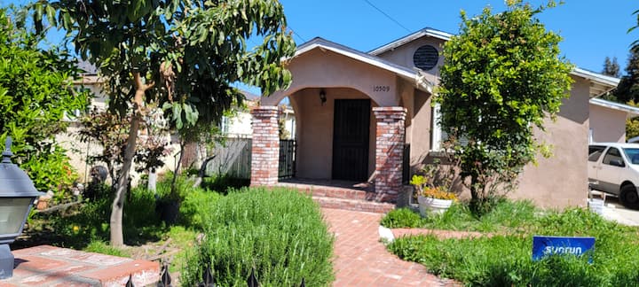 A Big And Comfortable Home - El Monte, CA