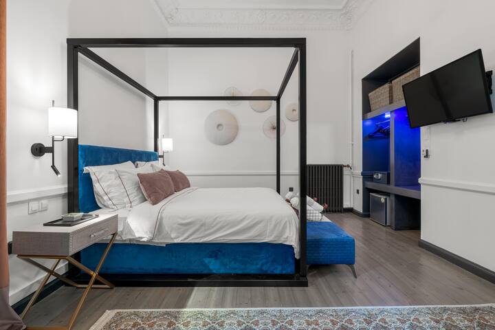 Presidential Suite – 2 Mazi Suites gallery image 5