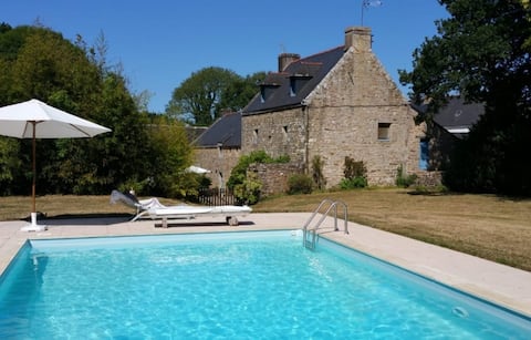 Characterful farmhouse near Auray with pool