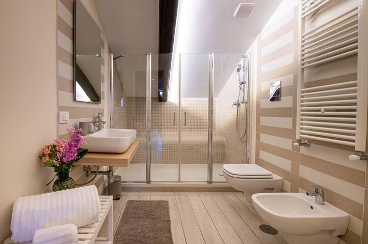 Mansarda Centro Storico Napoli G gallery image 2