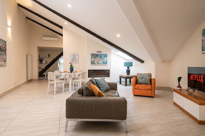 Mansarda Centro Storico Napoli G