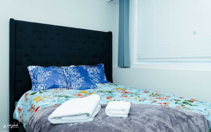 Საწოლი დიდი ზომის ROOM2 ‑ ში