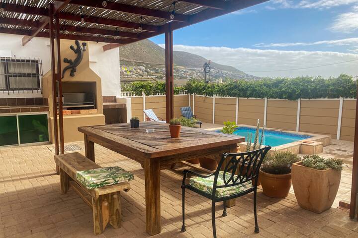 Fuss-Free Family home | Pool & Fireplace gallery image 3