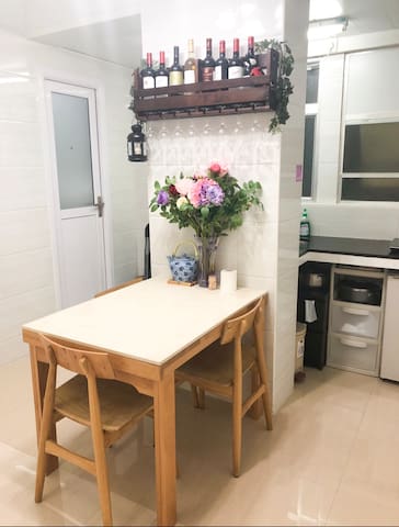 Modern 2BR Flat • 7 Pax • Heart of Tsim Sha Tsui
