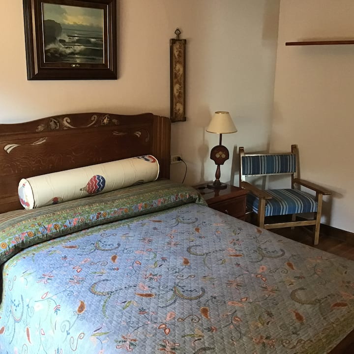 Hlavná spálňa: 135 cm manželská posteľ