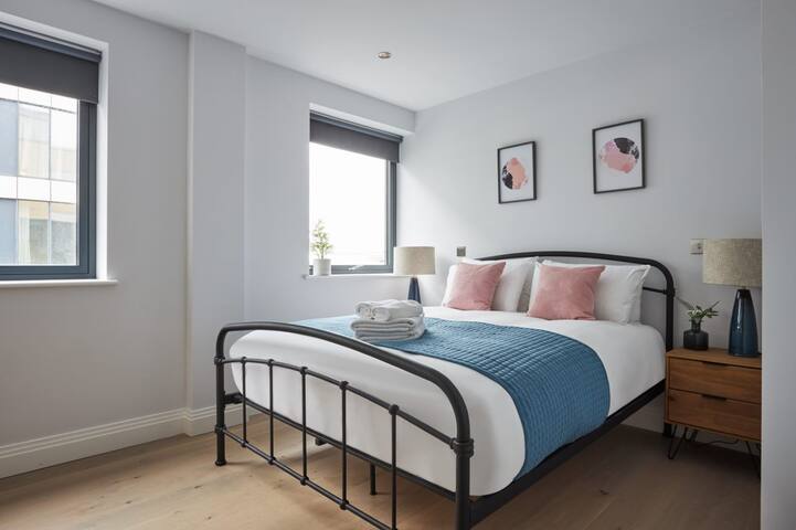 2-bed flat with balcony in central Harrow gallery image 3