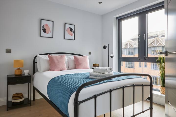 Stunning 2 bed apartment in central Harrow gallery image 2