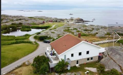 Close to the beach on Hönö. Best location. Charger for electric car