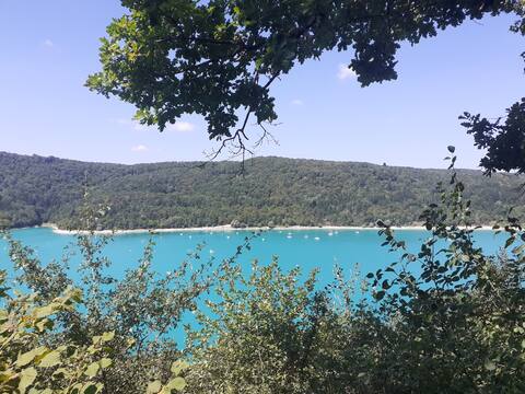 Gîte "Côté Lac" bord du lac de vouglans