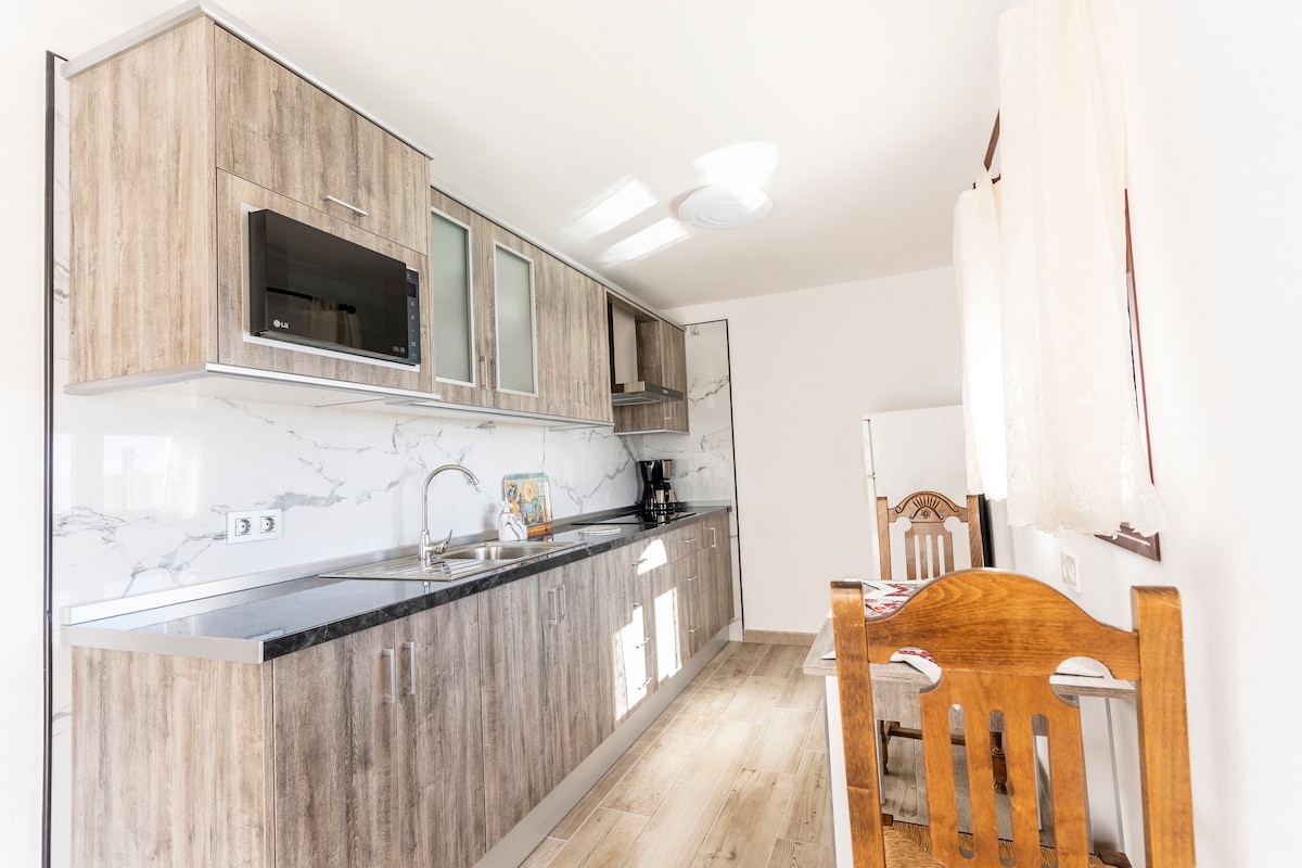 Leistungsstarkes Airbnb: Villa Rosa 2 with spectacular views and a swimming pool in Los Llanos De Aridane