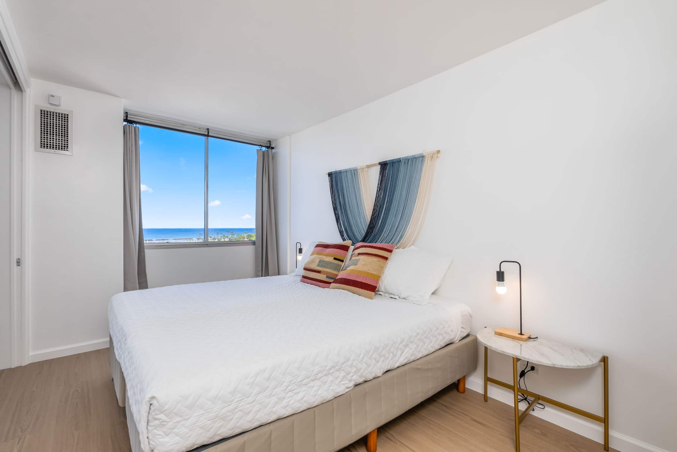 *Remodeled Oceanfront in Waikiki - Ilikai Marina - Image 16