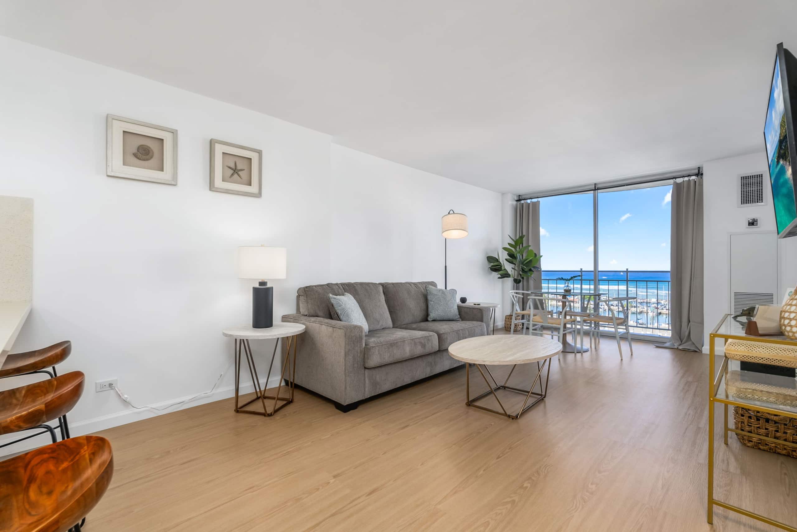 *Remodeled Oceanfront in Waikiki - Ilikai Marina - Image 5