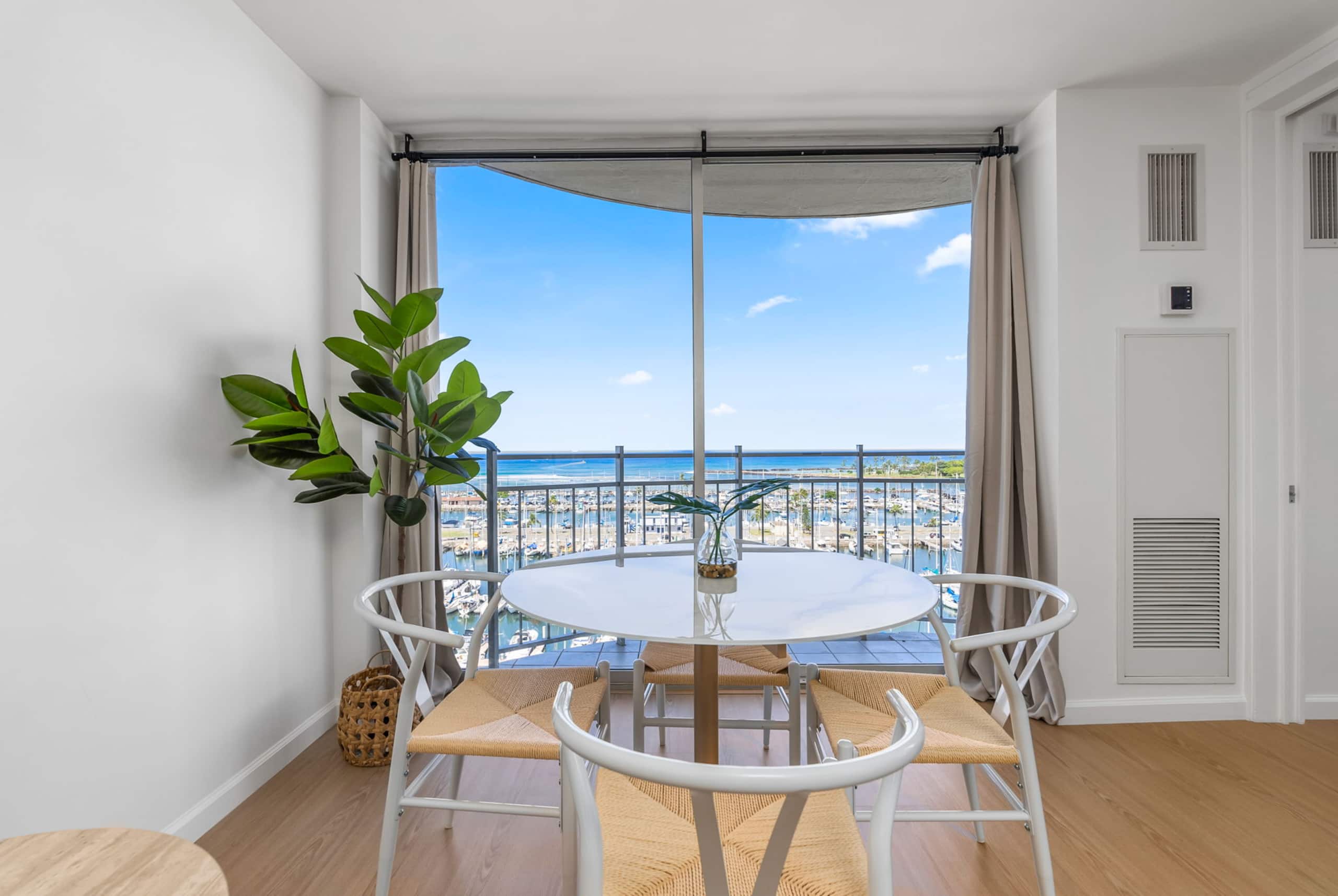 *Remodeled Oceanfront in Waikiki - Ilikai Marina - Image 13