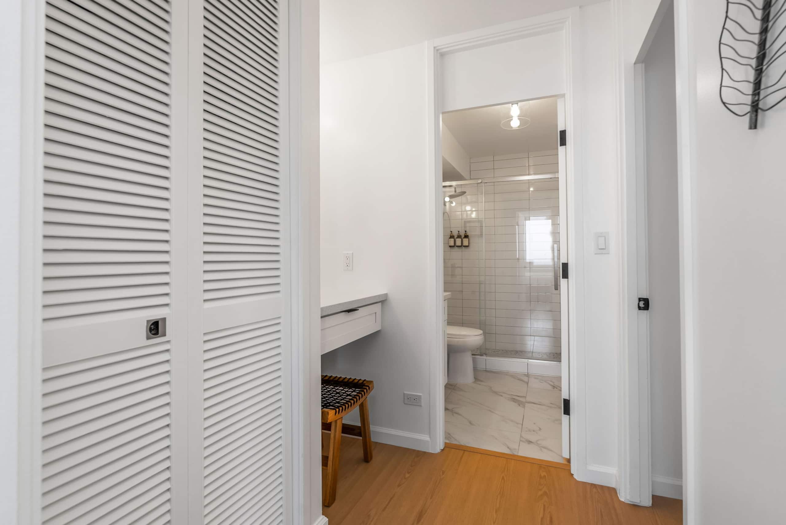 *Remodeled Oceanfront in Waikiki - Ilikai Marina - Image 18