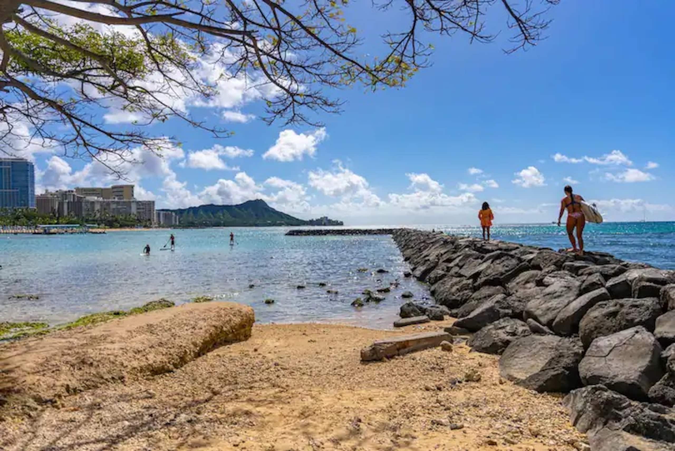*Remodeled Oceanfront in Waikiki - Ilikai Marina - Image 37