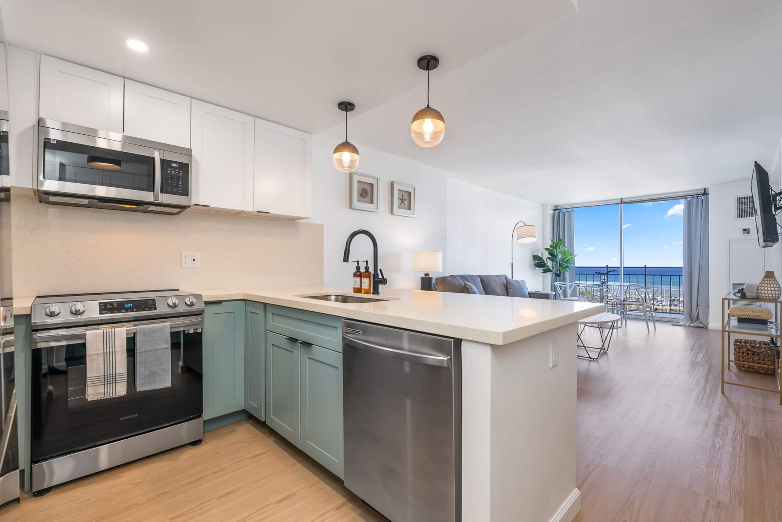 *Remodeled Oceanfront in Waikiki - Ilikai Marina - Image 6