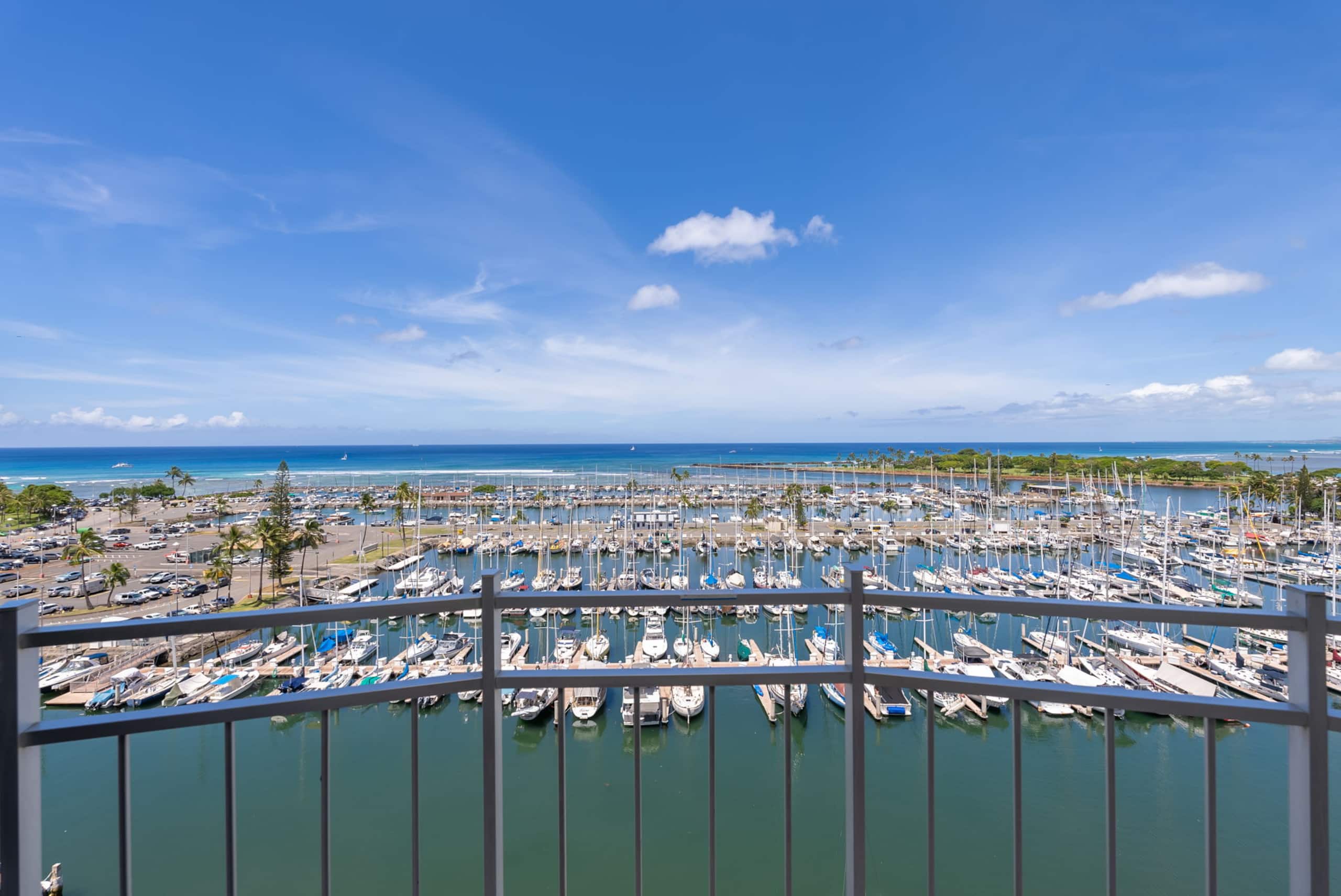 *Remodeled Oceanfront in Waikiki - Ilikai Marina - Image 25